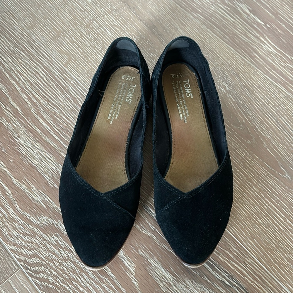 Tom’s Jutti Neat Black Suede Flat - size 7.5w